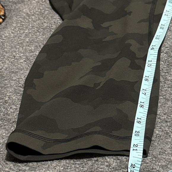 Lululemon Athletica Camouflage Leggings Size 20 - Picture 5 of 5